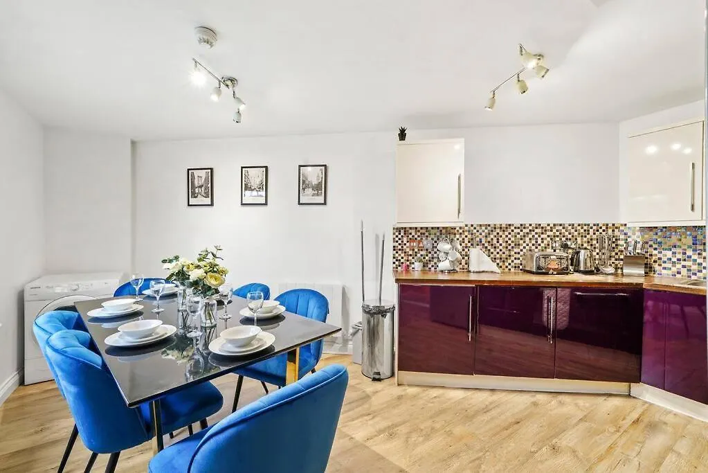 The Penthouse On Bristols Iconic Harbourside Apartment