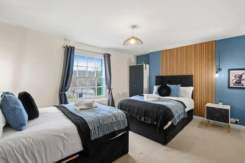 The Penthouse On Bristols Iconic Harbourside Apartment