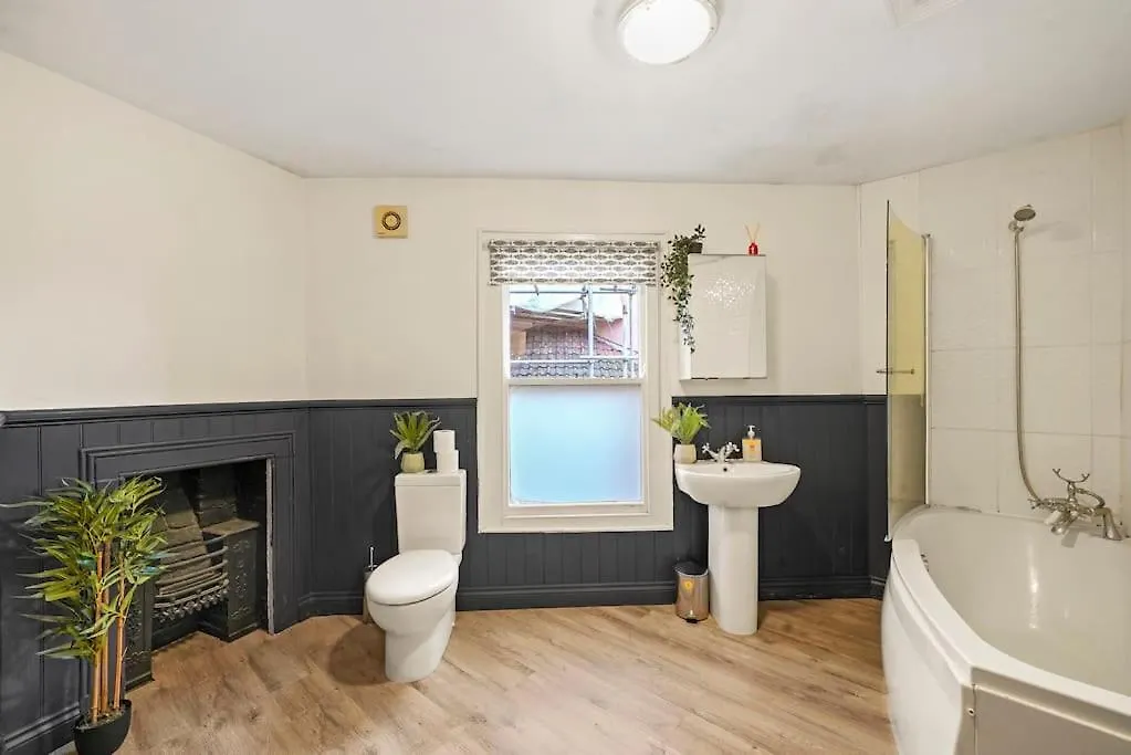The Penthouse On Bristols Iconic Harbourside Apartment