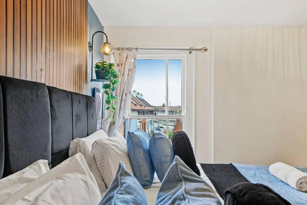 The Penthouse On Bristols Iconic Harbourside Apartment